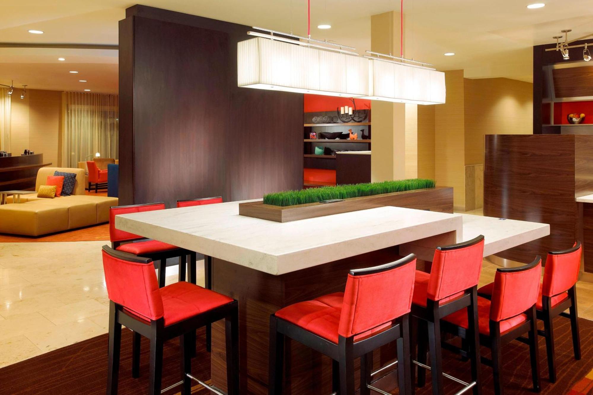 Courtyard By Marriott Resort/convention Center Anaheim