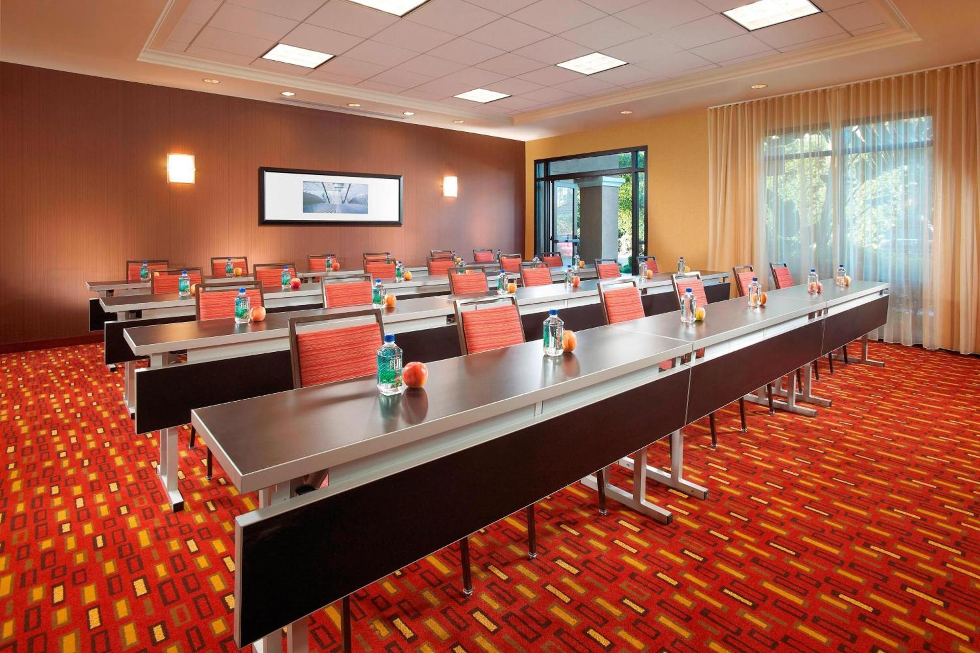 Courtyard By Marriott Resort/convention Center Hotel